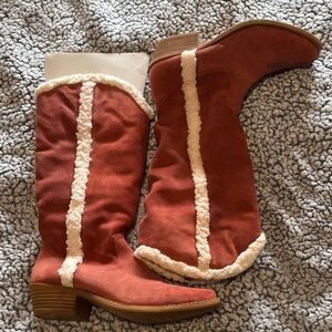 Dingo Red Suede Boots with White Fur Trim